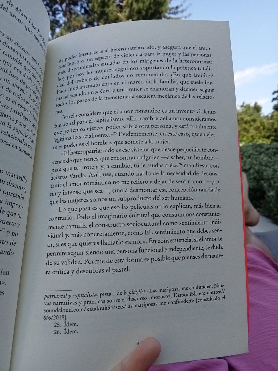 anabgzl's tweet photo. En un pueblo con nombre impronunciable en la Viena profunda, descansando las ampollas de mis pies rodeada de viñedos bite https://t.co/LqePoV663h