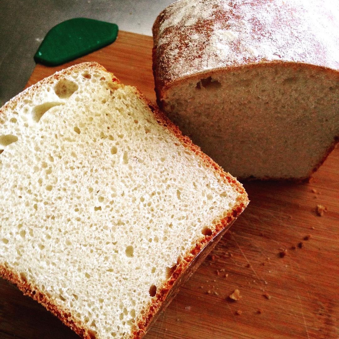 ❓❓❓Did you know? Sourdough doesn't need holes to be good. If all bread had holes there would be no sandwiches! Sourdough can be what you want it to be - just like 'normal' bread! Visit my website for tips, advice and recipes! virtuousbread.com