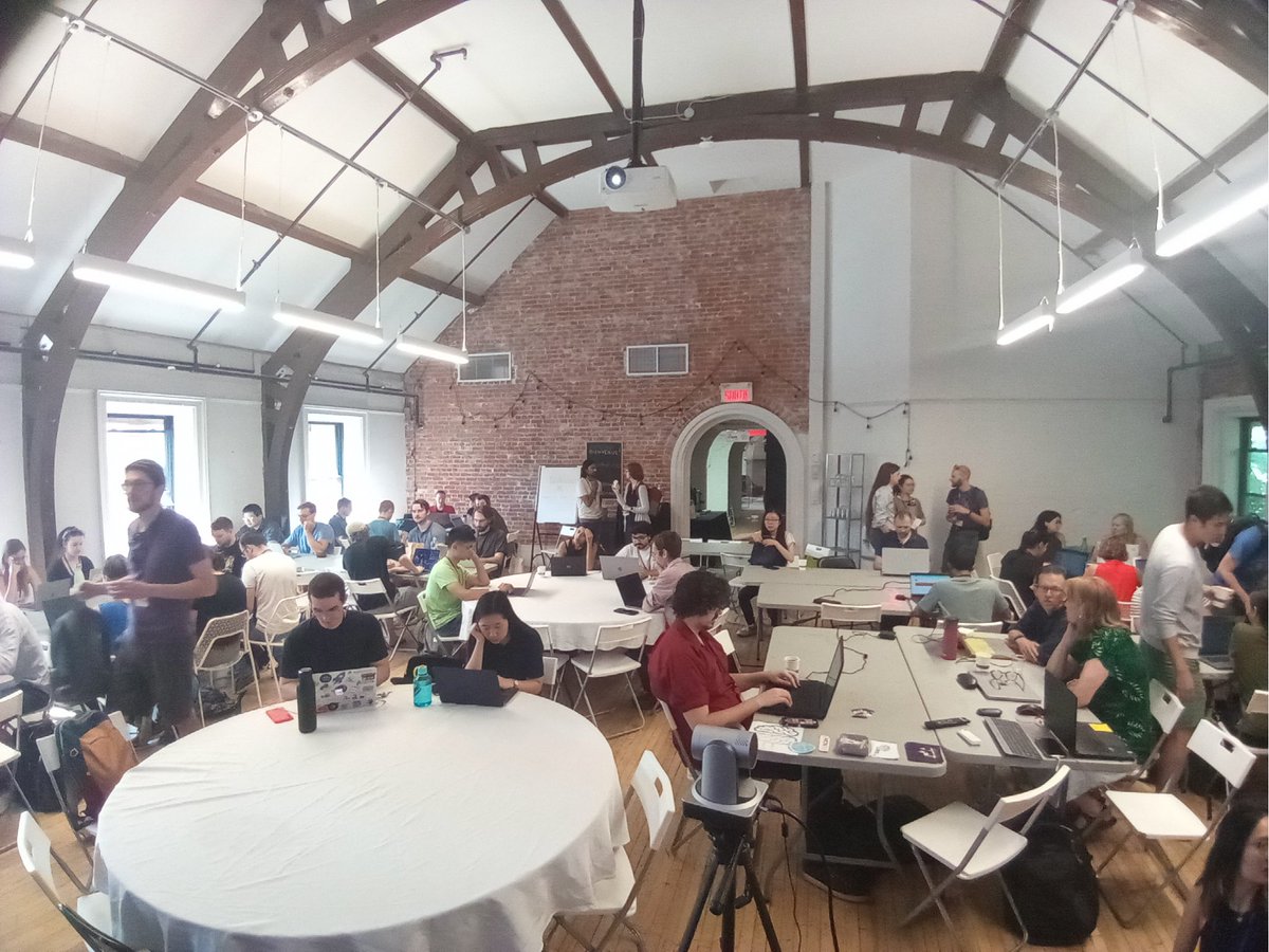 OhbmOpen's tweet photo. OHBM BrainHack going strong on day 2  💪 🧠 https://t.co/qSgg23R6Ae