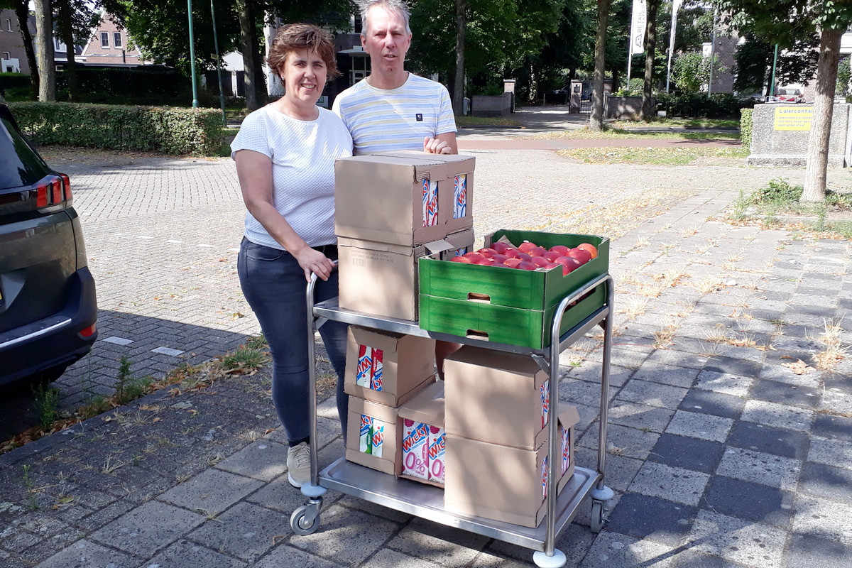 Deze week werden we verrast met een flinke hoeveelheid fruit en fruitdrank. Dit werd gebracht door Ingrid en Jeroen, eigenaren van zwembad @destartsprong

De gedoneerde producten waren over na de zwemvierdaagse, en waren gedoneerd door sponsors van het evenement.

Bedankt!