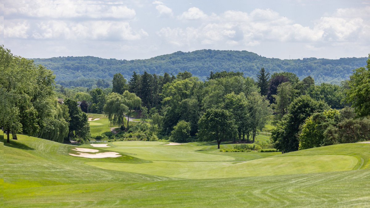 Enjoying a breathtaking day in The Valley with this stunning view!

📸: Tony Felgueiras / Greening Media⁠

#discoverdvgcc #thevalley #golfcourse