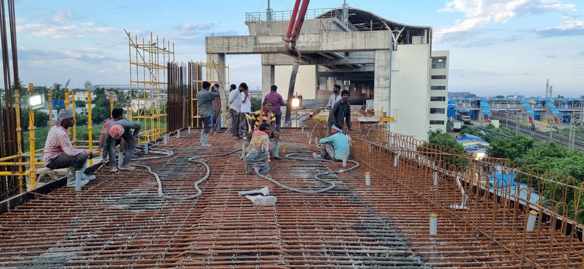 UpdatesChennai's tweet image. Status of the final 5 kms MRTS Connectivity from St. Thomas Mount to Velachery being constructed at a cost of 734 crs.. #Chennai #Infra #Railways 🚊
P.C : @GMSRailway