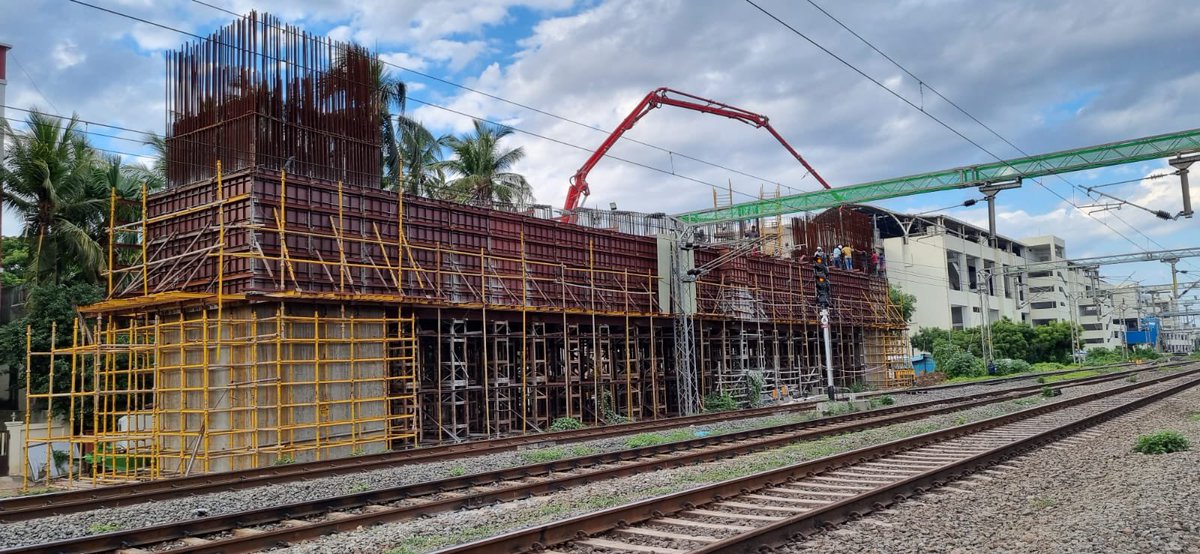 UpdatesChennai's tweet image. Status of the final 5 kms MRTS Connectivity from St. Thomas Mount to Velachery being constructed at a cost of 734 crs.. #Chennai #Infra #Railways 🚊
P.C : @GMSRailway