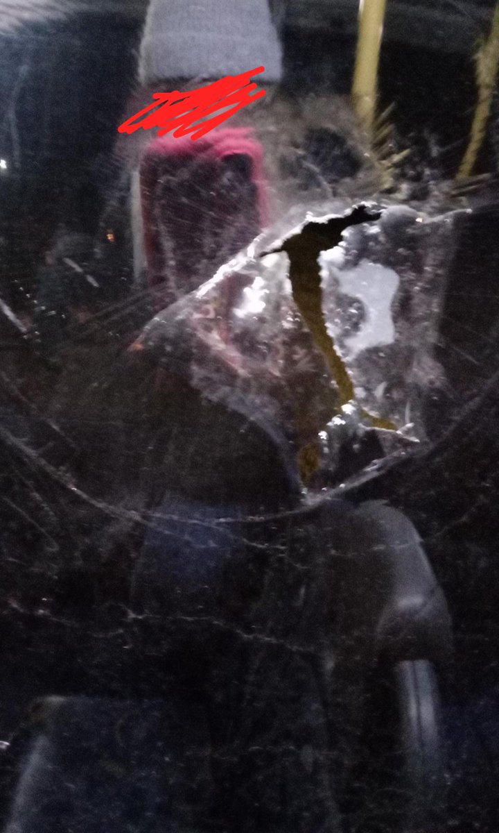 CodelEste's tweet photo. 19/7/23 Pedreas en 18 de Mayo. 
Fotos enviadas por una pasajera que viajaba en ese momento.
Es la segunda en lo que va de esta semana. https://t.co/nBVqEmjScN