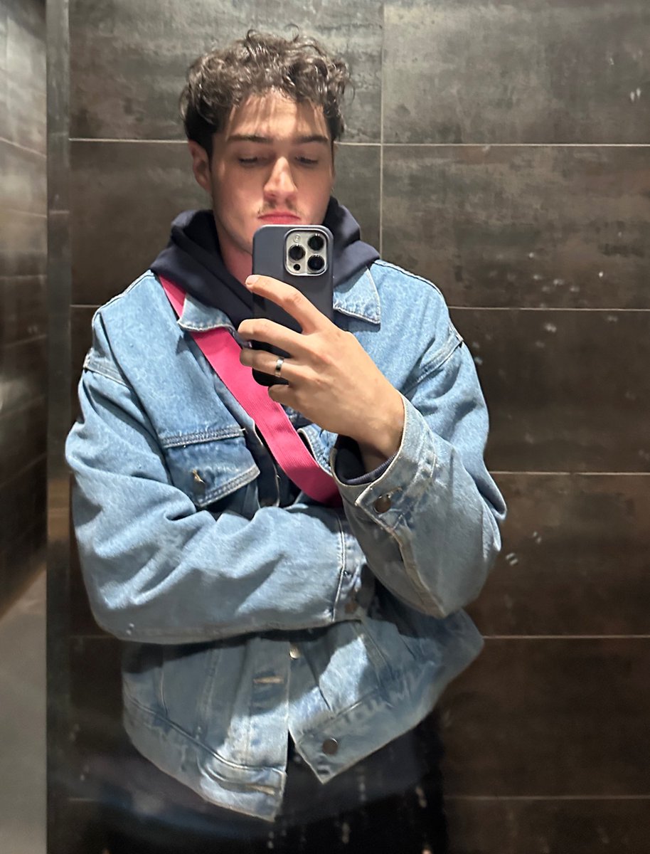 theo 🪩 tweet media