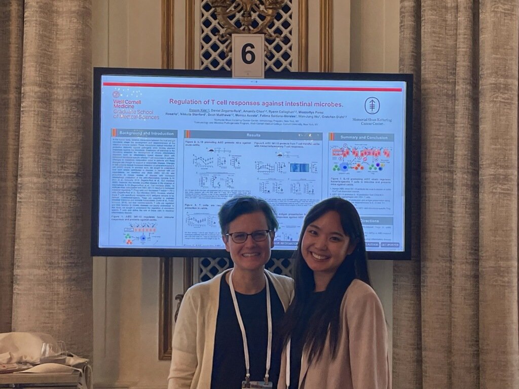 We were proud to see our awesome student @d_awesome_kim present her findings on the coordinating of microbiota-specific T cell responses earlier this week at #InnovationsSymposium2023 @KR_Foundation !! Check out the audience 😎👀 Way to go Dasom!