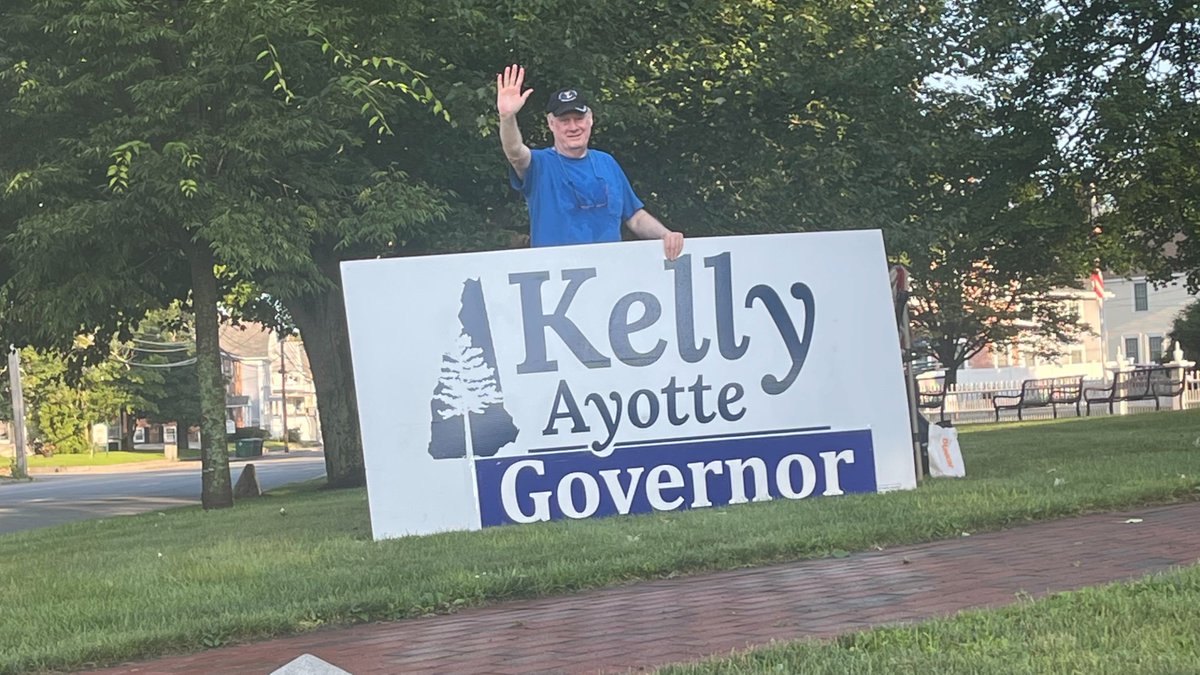 KellyAyotte's tweet photo. Spotted in Nashua this morning! 👀 #nhpolitics #nhgov https://t.co/fOOWcVdoUu
