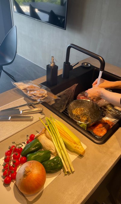 お休みの日にりりちゃんとまったりしてきた〜🌊 2人の写真もインスタに載ってるのでみてねᐢ⸝⸝- -⸝⸝ᐢ更新頻度は低いですが&hellip;&hellip;😭 Aya https://t.co/SqJhW6Zb7j