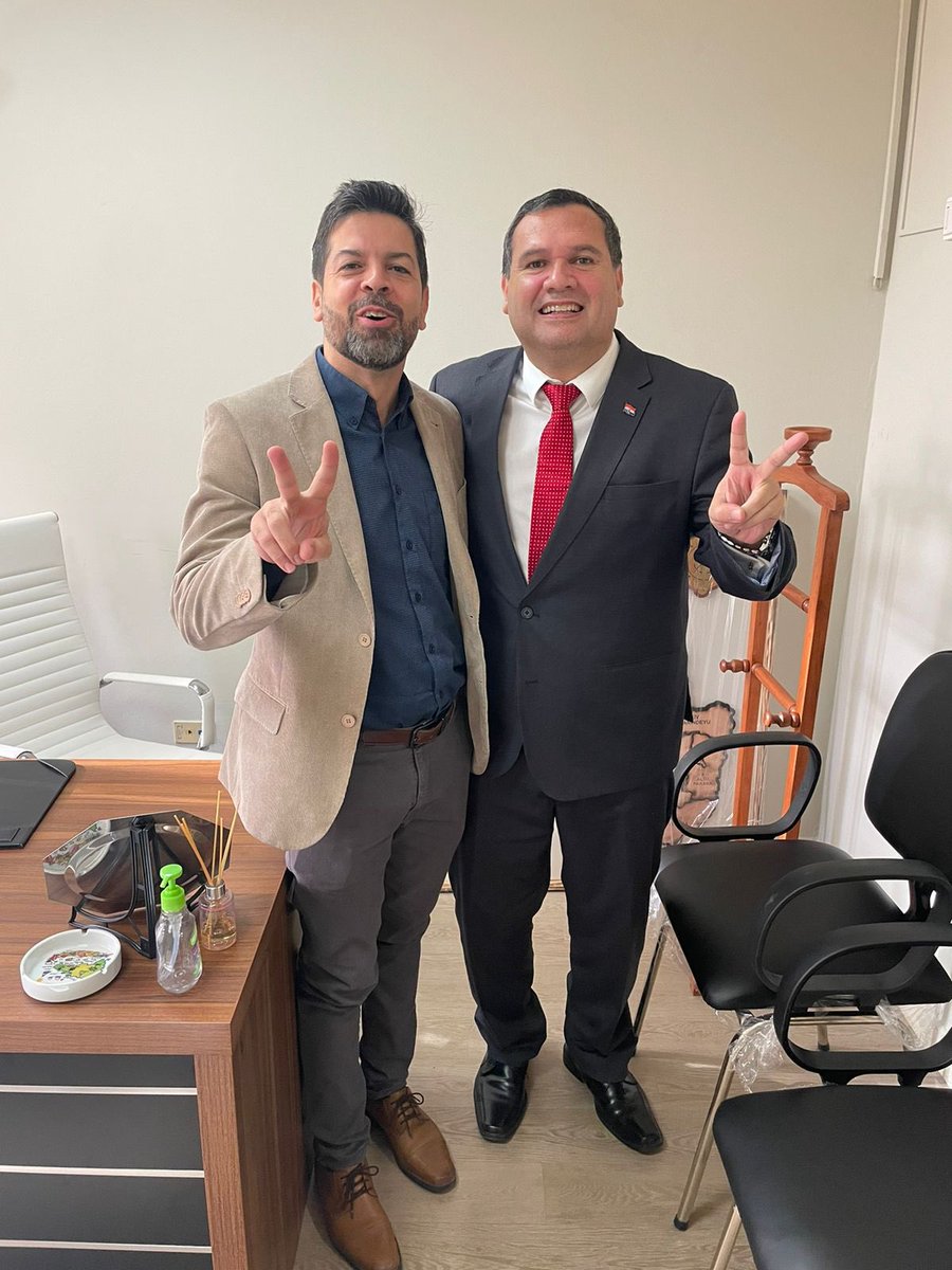 Bienvenido apreciado colega, Sen. Nac. Derlis Maidana🙌

Contar con el apoyo de un gran referente, con una destacada experiencia gremial, presidente del Centro de Estudiantes de Derecho UNA, una persona humilde y trabajadora, significa mucho para nosotros.
1/2