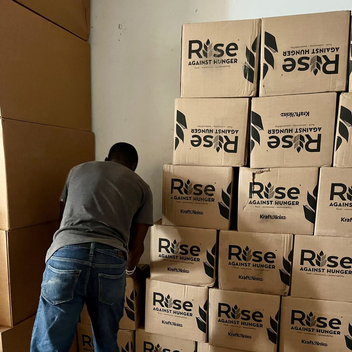 It's estimated that over 4.7 million Haitians are facing severe hunger. ‼️ Thanks to <a href="/Rise2030/">Rise Against Hunger</a> and <a href="/KonbitSante/">Konbit Sante</a>, our partner hospital created a programme to help reduce food insecurity in our region! Food distribution and nutrition education for up to 900 families per month. 🍚