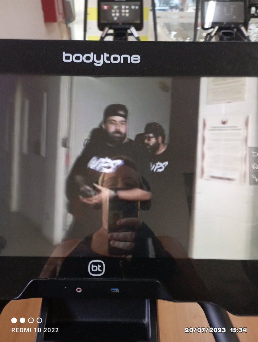 MariaSchot's tweet photo. Watching @TheRealJKBros at the gym 💪 amazing investigación, want more!! https://t.co/APjTKiRIsG