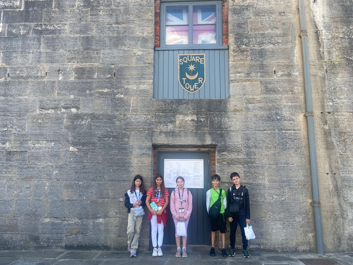 İngiltere yaz okulundaki öğrencilerimiz bugün Portsmouth gezisine katıldılar.  Portsmouth'un tarihi ve HMS Victory gemisi hakkında bilgi edindiler.