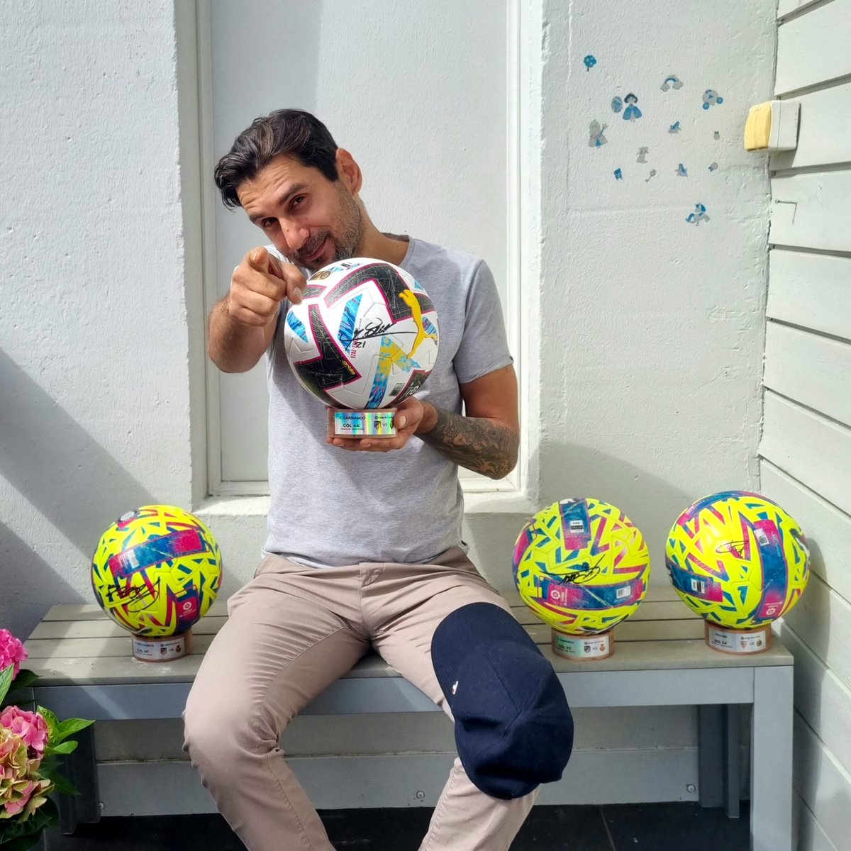 darin_hajou's tweet photo. I'm so grateful for these amazing game-scored signed match balls! I'm a huge fan of La Liga and these players, so this is a dream come true. Thank you so much to @LaLigaEn,@LaLiga @golball_, @YFCarrasco, @AlvaroMorata, and @RafaMir17 🇳🇴⚽🇪🇦
@ZevinHajou @arken @StigArk https://t.co/baFuMsr4GR