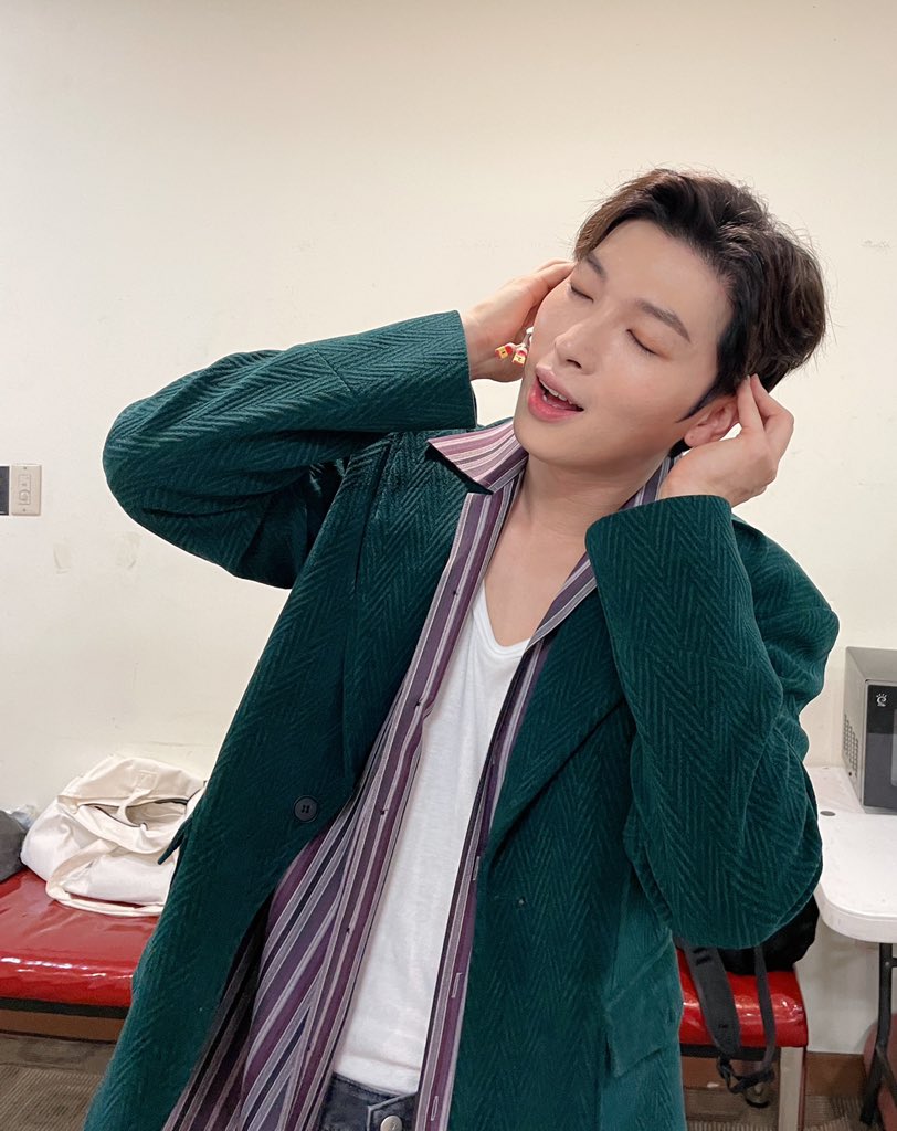 umakecompany's tweet photo. [#박강현] 뮤지컬 <멤피스> 첫공 성료🎊
-
우리 돌멩이들~🪨
오늘 공연 재미있으셨나요?
강현휴이 오늘부터 샤따 올렸으니까
멤피스 영혼의 음악 제대로 보여드릴게요!
모두 하카두~✌️
-
#배우 #박강현 #PARKKANGHYUN
#뮤지컬 #멤피스 #MEMPHIS #휴이 
#유메이크컴퍼니 #UMAKECOMPANY https://t.co/EePNLx0UDy