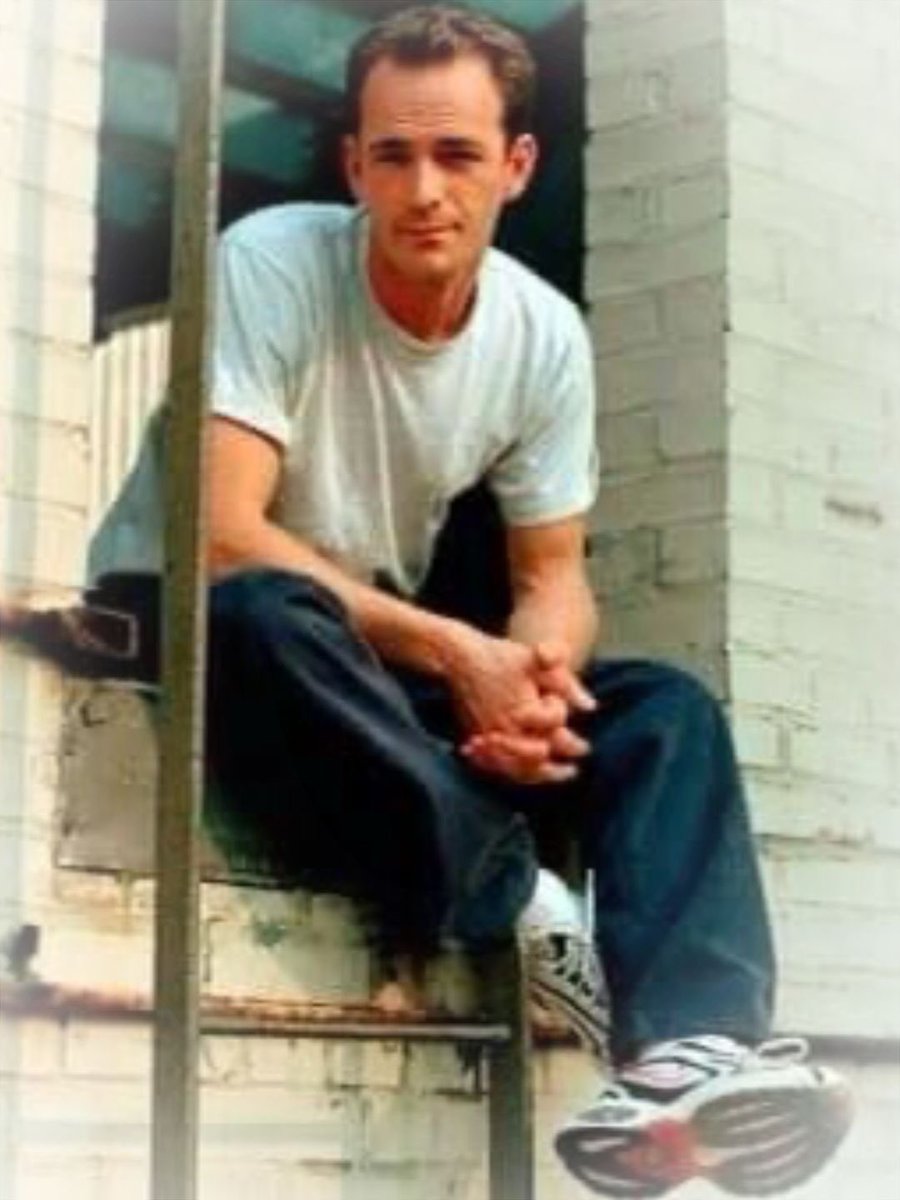 LukePerry111066's tweet photo. Luke ...you are so missed 💔#LukePerryRip #Actor #IMissYouSoMuch https://t.co/Ac6wTFEIv6