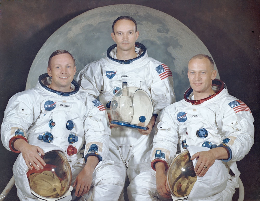 #OTD July 20, in 1969: Neil Armstrong and Buzz Aldrin became the first humans to walk on the Moon as part of the Apollo 11 mission, while above them, Michael Collins circled in the command module Columbia. l8r.it/FpTV. Photo: Apollo 11 Crew, 1969. Courtesy of NASA.