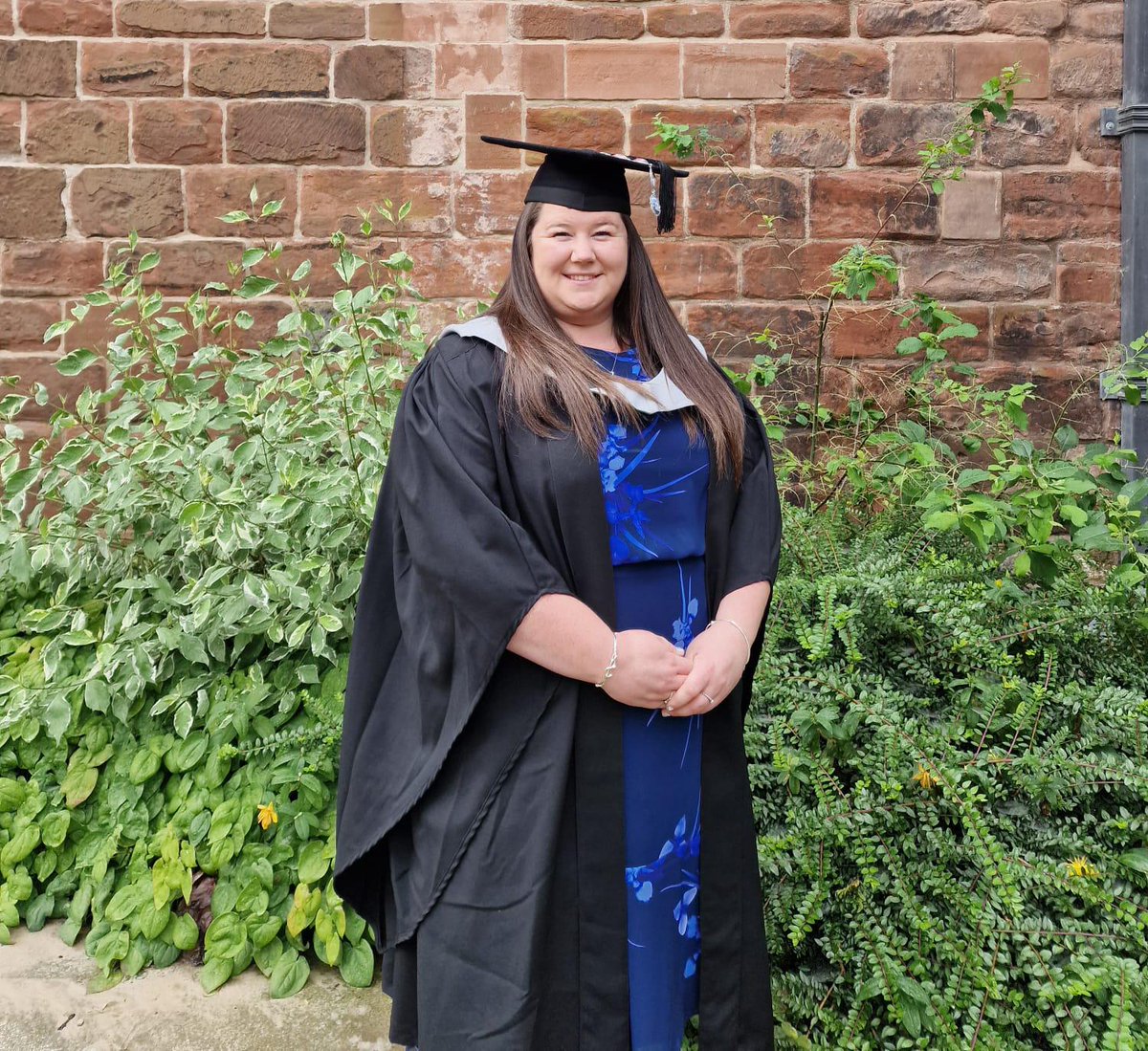 Meet florist-turned-paramedic Donna, who graduated in #Paramedicine from <a href="/CumbriaUni/">University of Cumbria</a> with a First! 💐👩‍🎓

“I was diagnosed with dyslexia years ago and more recently with dyscalculia. 

"I hope my achievement inspires other neurodivergent people to not give up on their dreams."
