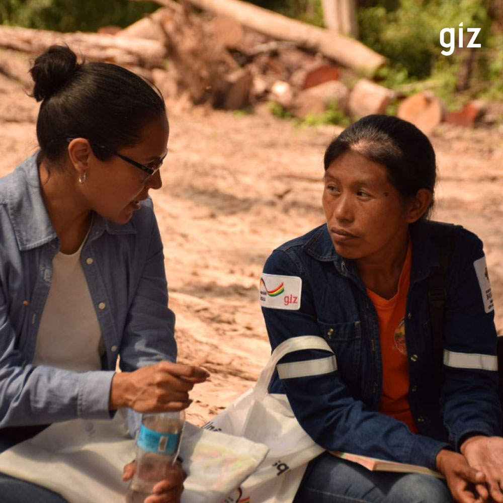 🌳🇧🇴 Ignacia aus Bolivien beweist: Auch Frauen können eine Gemeinschaft führen! Die indigene Anführerin setzt sich für den Schutz ihres heimatlichen Waldes ein – und lebt trotzdem von dessen Rohstoffen. Wie das geht?👉 giz.de/de/mediathek/1…

#FemPowerment