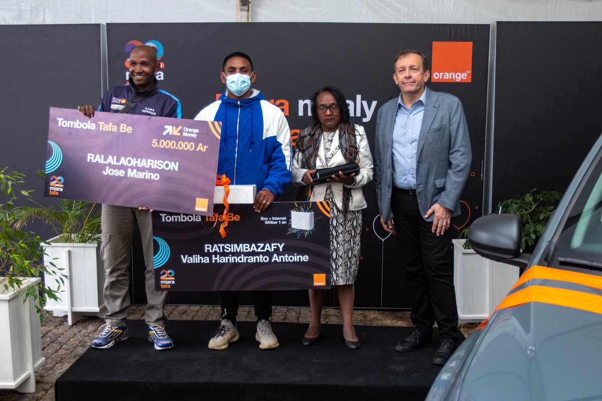 DebordFrederic's tweet photo. Un grand bravo à tous les gagnants de la Tombola Tafa Be @Orange_mg, avec une mention spéciale à Antoinette Ratompoarisoa qui repart avec une voiture neuve ! Nous célébrerons encore ensemble les 20 ans de la marque @Orange à #Madagascar tout au long de l'année. #MiaraTafa https://t.co/qCQzTZMYqp
