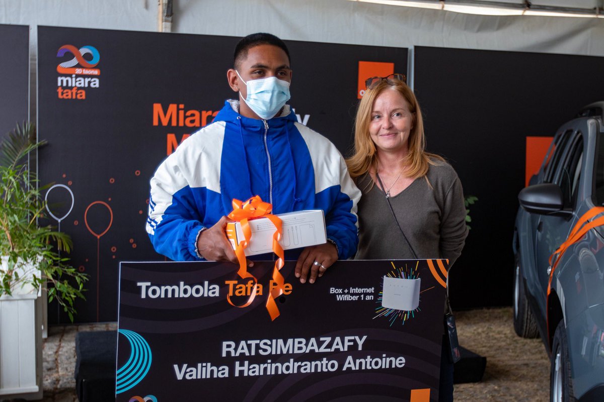 DebordFrederic's tweet photo. Un grand bravo à tous les gagnants de la Tombola Tafa Be @Orange_mg, avec une mention spéciale à Antoinette Ratompoarisoa qui repart avec une voiture neuve ! Nous célébrerons encore ensemble les 20 ans de la marque @Orange à #Madagascar tout au long de l'année. #MiaraTafa https://t.co/qCQzTZMYqp