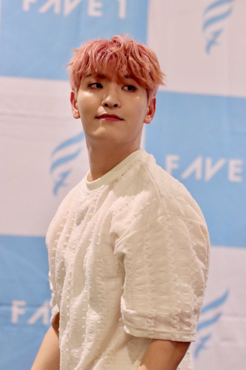 Yodaihiro's tweet photo. 2023.07.20 FIVE1プロモーション
汐留シオサイト
돌아보는 미남😊💕✨✨✨
@FAVE1_official
@100per_hyukjin
#FIVE1 #페이부원 #Sirius #혁진 #Hyukjin #ヒョクジン #汐留シオサイト https://t.co/HjaaMpl1o6
