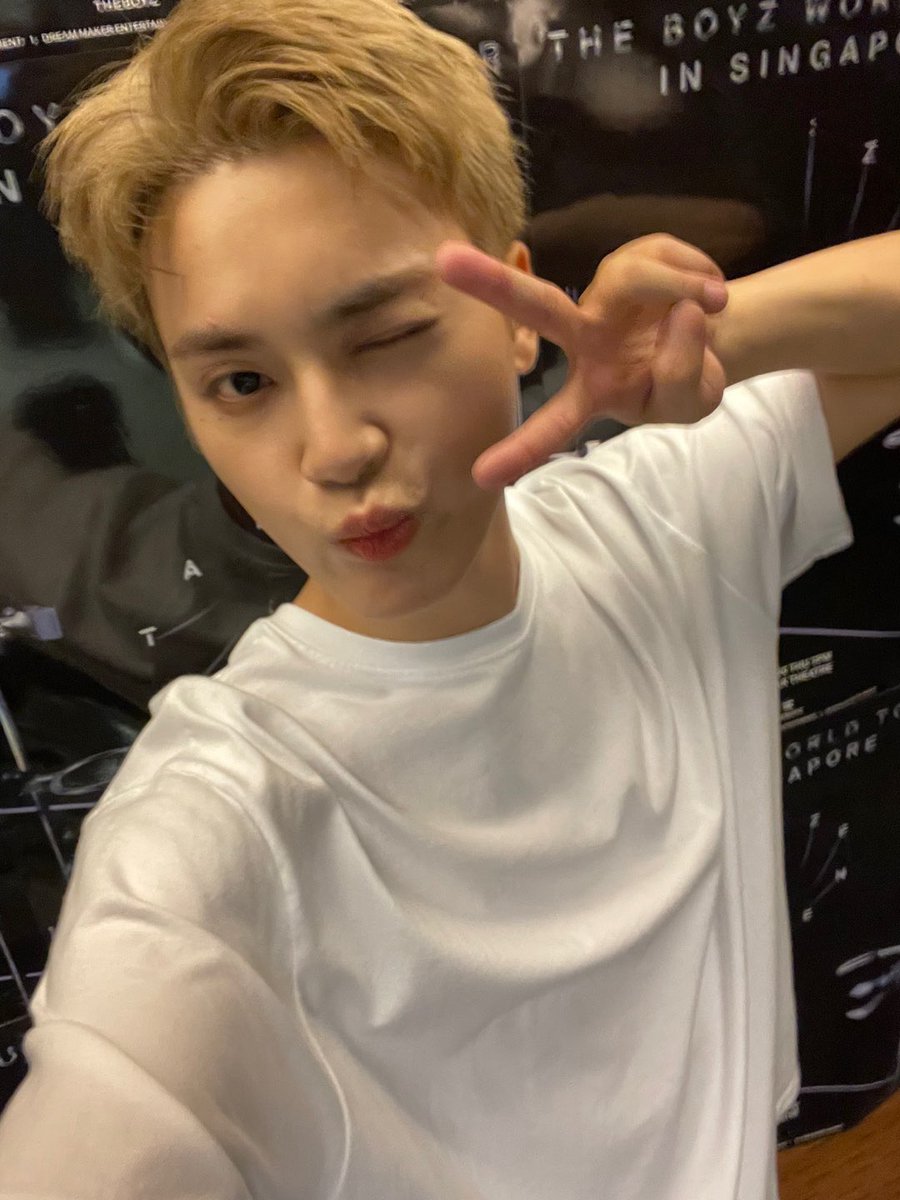 WE_THE_BOYZ's tweet photo. [주학년] 싱가폴 안뇽 잘자🤍✌🏻 https://t.co/gI6I5eU8Di