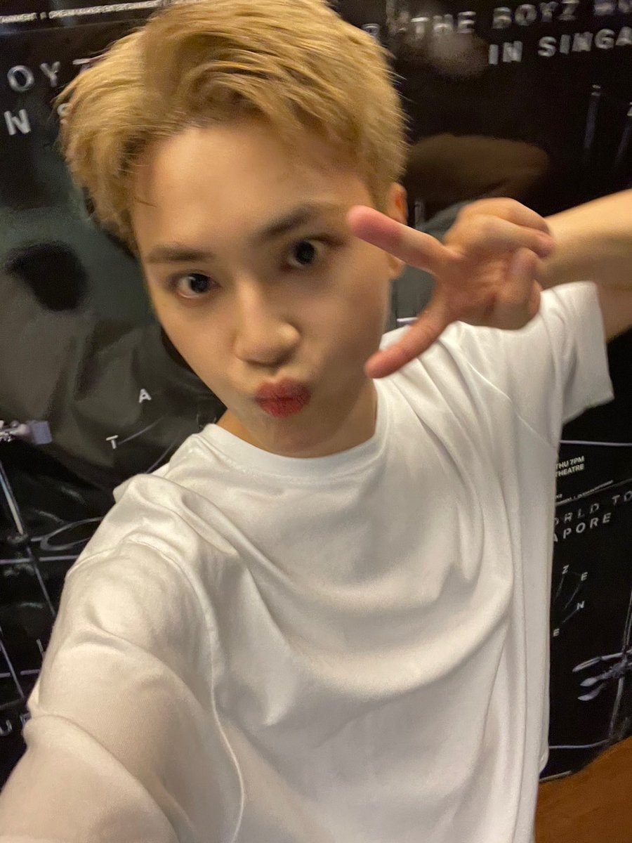 WE_THE_BOYZ's tweet photo. [주학년] 싱가폴 안뇽 잘자🤍✌🏻 https://t.co/gI6I5eU8Di