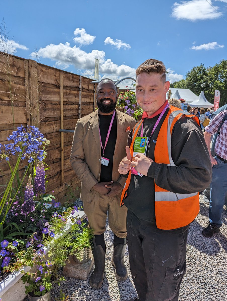 petrus_cmty's tweet photo. Our service user Nathan caught up with @CloudGardenerUK yesterday! Jason has inspired Nathan to start his own YouTube channel to share his love of gardening and his allotment at PIER. He was kind enough to do an interview to help him get started. Thanks for your support Jason! 💙 https://t.co/WHakg44ftB