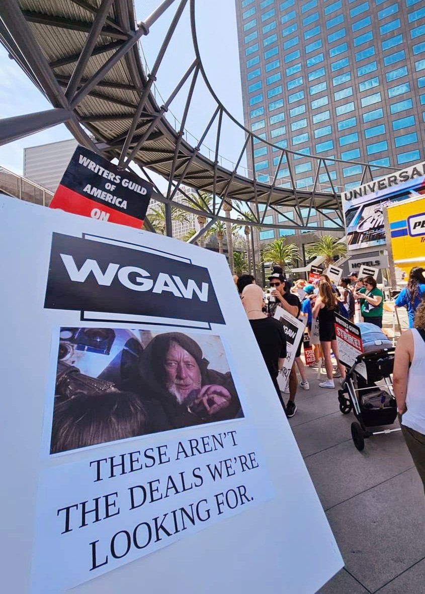 lisa_catara's tweet photo. #Picketsigns
(Courtesy SA member @hymnson)
#SAGAFTRA #wga #Teamsters #unionstrong @sagaftra @wgawest @wgaeast #teamsters https://t.co/tKEdPih1to