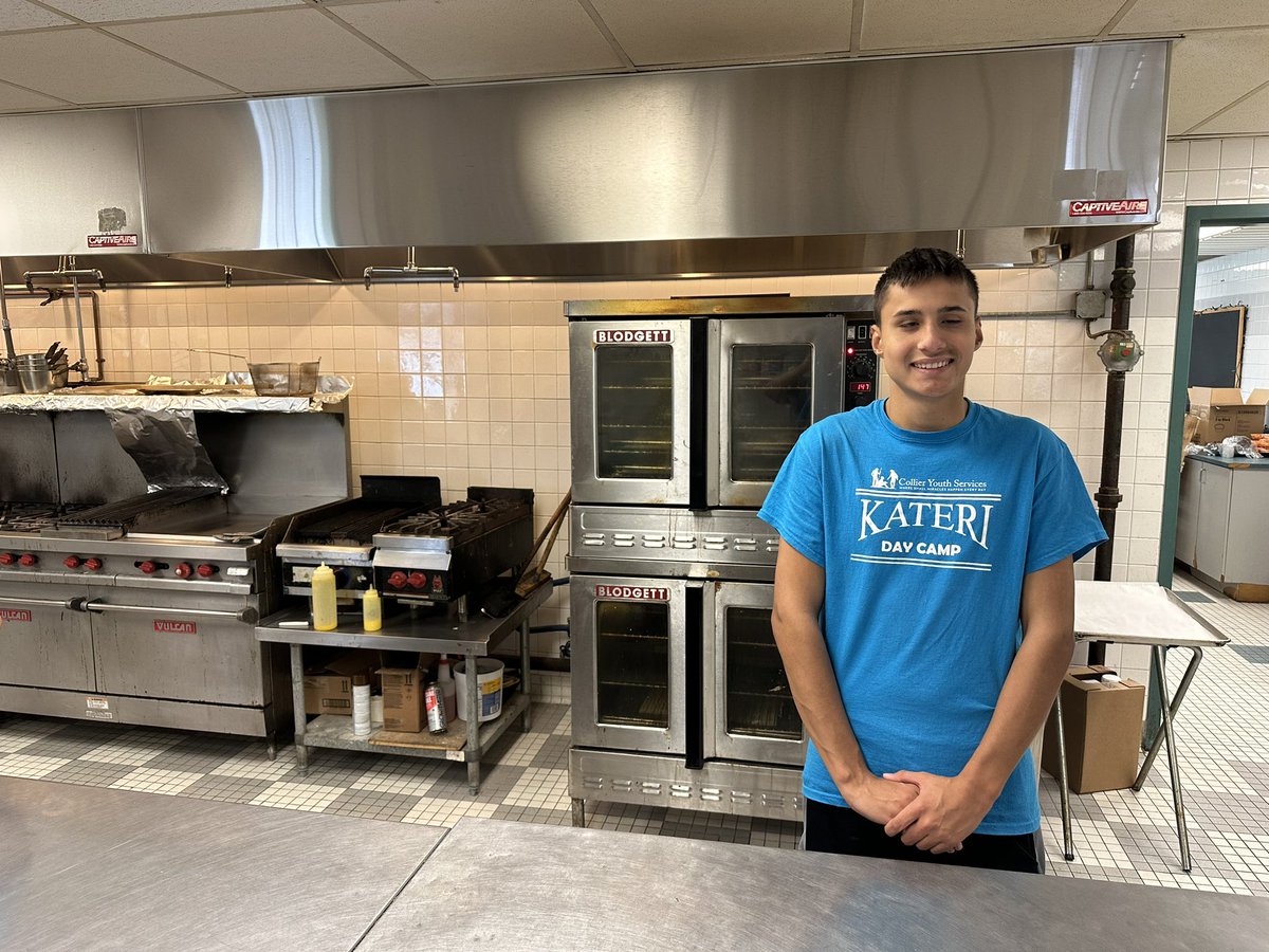 5starcafeFHS's tweet image. Today’s Culinary Internship Feature: Nicholas G. is a rising Senior in the Culinary program. He is cooking up breakfast and lunch at Kateri Day Camp, boxing over 800 meals a day! What an incredible operation! #FRHSD #theregional #culinary #internships #learningonthejob #cte