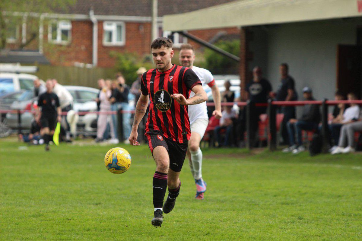 A few retained players too then. 
<a href="/SebHounsell/">Seb Hounsell</a> <a href="/JakobSeviour/">J seviour</a> <a href="/realjoshdrury/">JOSH DRURY</a> 

Bambi can play anywhere across the midfield but will be working the bar for the first few games. 🤡

Seb played solid right for us all last season and like Josh he can play out wide and up front. ❤️🖤