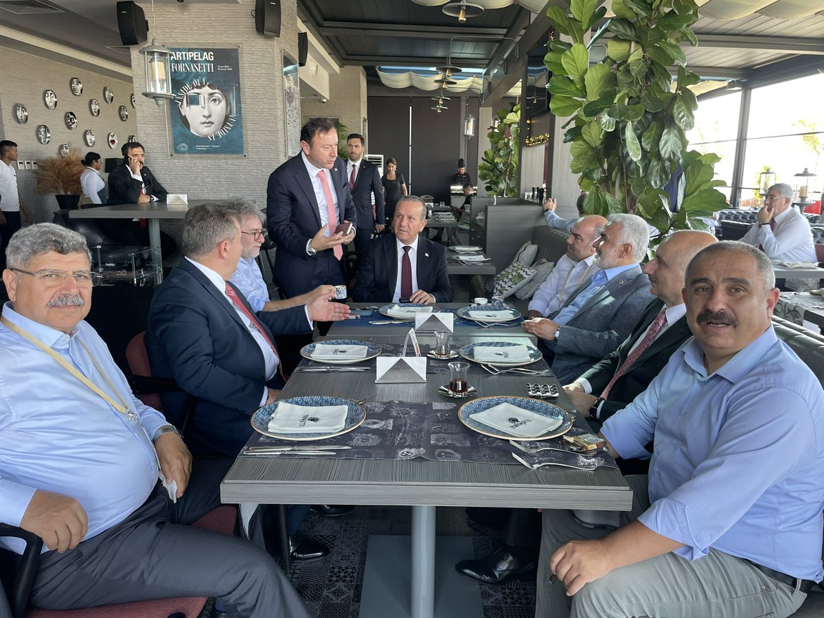 snnburhan's tweet photo. Cumhurbaşkanımızın Kıbrıs ziyaretine katıldık. Gazeteci dostlarla BBP Genel Başkanı Mustafa Destici, HÜDAPAR Genel Başkanı Zekeriya Yapıcıoğlu, Trabzon Milletvekili Adil Karaismailoğlu ile bir kahve molası verdik @ahmethc @zyapicioglu @akaraismailoglu @Mustafa_Destici https://t.co/y4vGQpiGu8