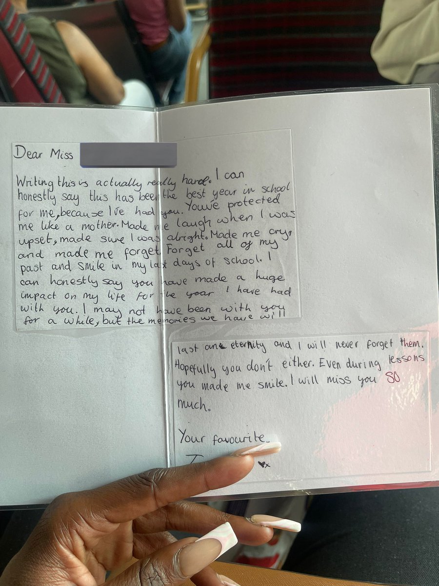 m_ldnn_'s tweet photo. my two favourite messages. 
from my two favourite students, my heart 😭💔❤️ https://t.co/6NpyfLvlgc
