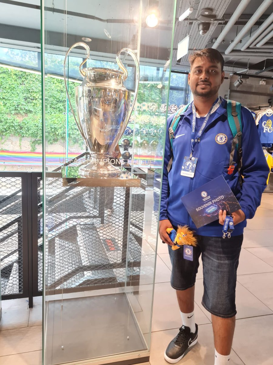 ChelseaIndia's tweet photo. A dream come true for the Blues from Valsad ๐
CISC Valsad members Angie Fernandes and Saisten Jesus were at the Bridge last day and had the best time of their life at our home ๐ฅณ
#CFC #ChelseaIndia #CISCGlobal https://t.co/C86AK7JotU