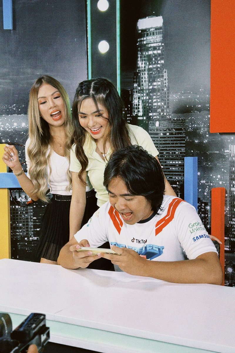 GreatestGamerPH's tweet photo. Pabilisan? Magaling ang players natin diyan! 💨👌

@livesmart @grabph @samsungph @omegaesportsph @mlbb_philippines @tiktok_philippines @missMaraAquino https://t.co/JSQ2yPNoTT