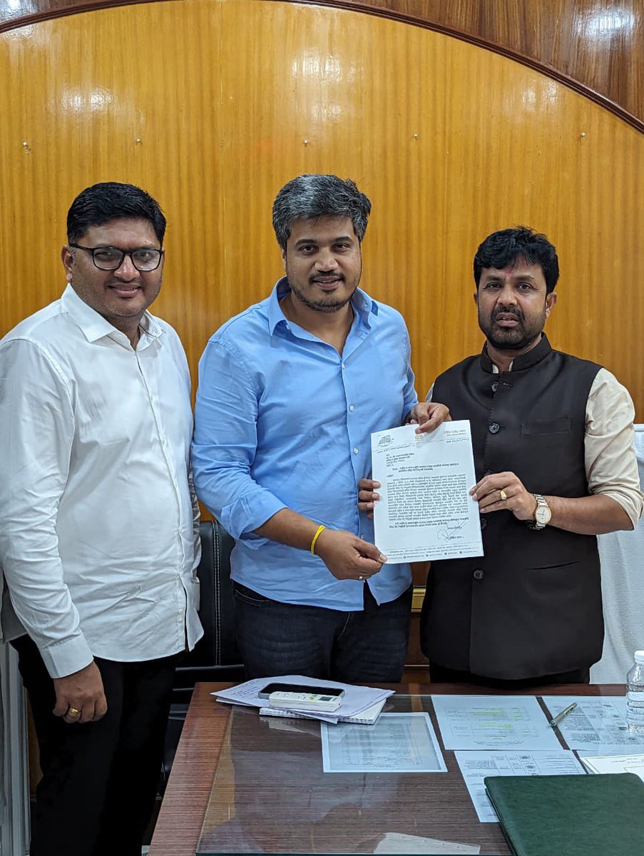 RRPSpeaks's tweet photo. राष्ट्रीय व आंतरराष्ट्रीय स्तरावर उत्कृष्ट कामगिरी केलेल्या खेळाडूंना शासकीय सेवेत थेट नियुक्ती देण्याची तसंच विविध पदक विजेते खेळाडू, शिवछत्रपती पुरस्कार विजेते, महाराष्ट्र केसरी मल्ल, खो-खो, जिम्नास्टिक, तलवारबाजी, पावर लिफ्टिंग, जलतरण, जुडो आदी खेळांमध्ये विशेष प्राविण्य मिळवलेल्या खेळाडूंनाही शासकीय सेवेत संधी देण्यासाठी राज्याच्या क्रीडा धोरणात सुधारणा करण्यासंदर्भात मविआ सरकारच्या काळातच संपूर्ण पाठपुरावा झाला होता. याबाबत आज पुन्हा क्रीडामंत्री संजय बनसोडे साहेब यांना पत्र दिलं असता त्यांनी याबाबत विधानसभेत घोषणा केली. लवकरच याची अंमलबजावणी होईल, ही अपेक्षा.

@BansodeSpeaks