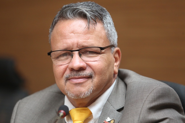CamaraRecife's tweet photo. No requerimento 7793/2023, o vereador @joselitoferr40 solicita serviços de reparo e manutenção na praça localizada na rua Sebastião Grande, no Terminal de Jardim Uchôa.

Confira: https://t.co/XUTgXVWIx7 https://t.co/4DjW2r4PJb