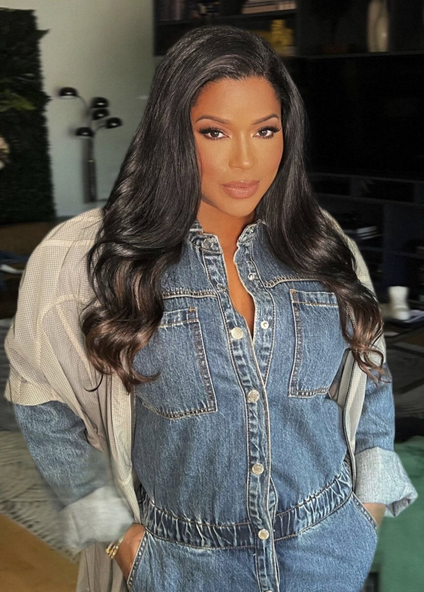 MashondaMedia's tweet photo. @MashondaLoyal looking beautiful as always 😍🙌🏿 #mashondatifrere #melanin #melanated #brownskin #denimoutfit #singer #songwriter #musician #author #curator #artleadher #lifestyleher https://t.co/U2Qk3D5Waq