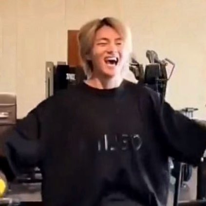 tetispam's tweet photo. he’s yelling cause he’s full of love https://t.co/9i3Jw7k9FV