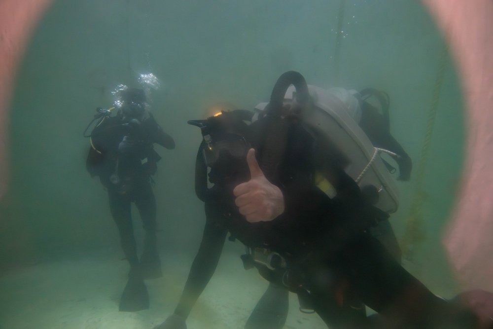 defenceattnews's tweet photo. US Navy & #IndianNavy divers assigned to CTF 73 participated in a joint- bilateral diving & salvage exercise #SALVEX in #Kochi, Kerala.
#Navy #USNavy #USA #Exercise #Divers https://t.co/xxrD3L17ag