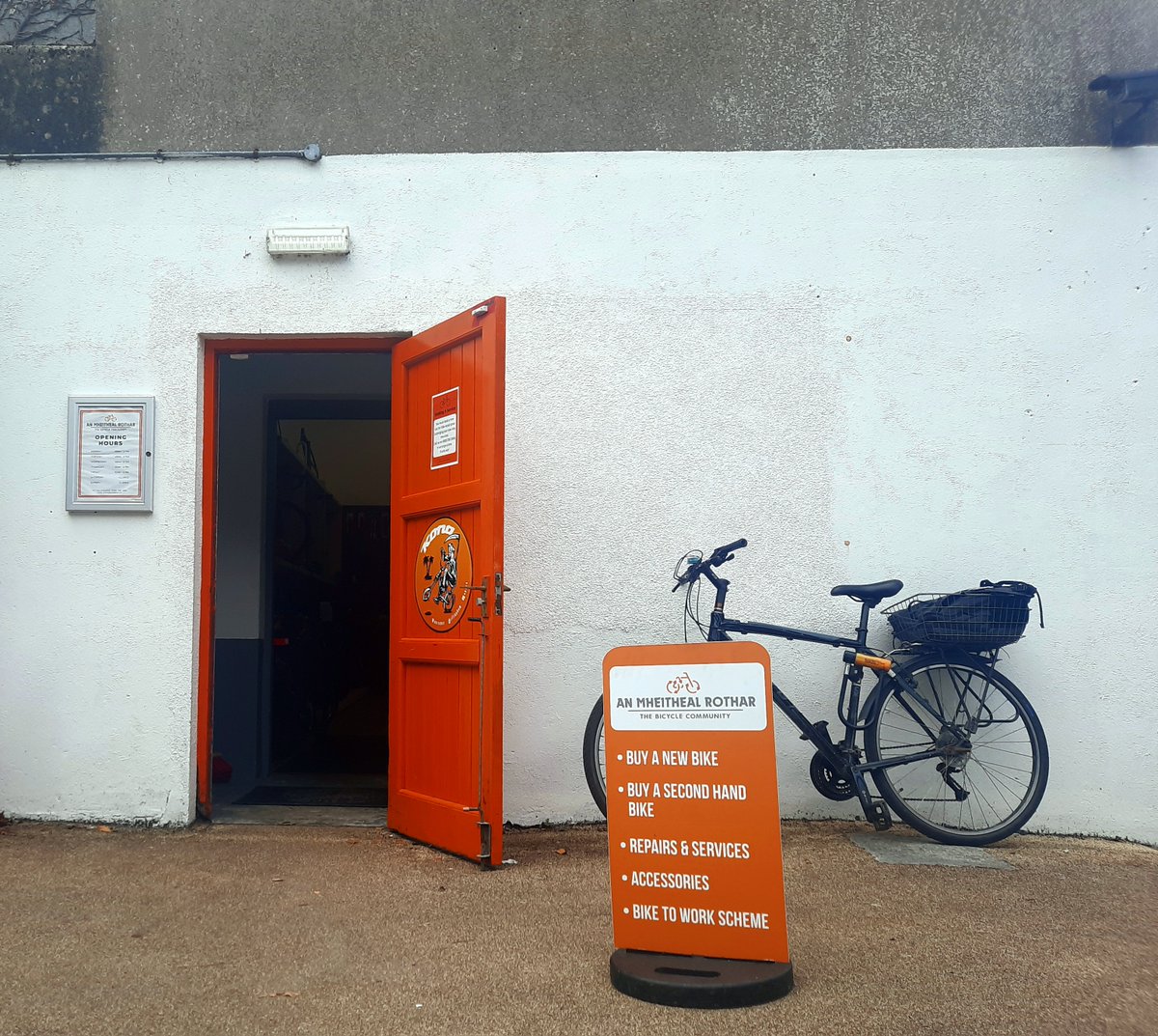 MheithealRothar's tweet photo. 👋There is always a lot going on at An Mheitheal Rothar so over the next few weeks we're going to fill you in on all the great work being done in our 4 locations around Galway city!

📍Siopa Rothar, Earls Island https://t.co/NmowIeHrcI