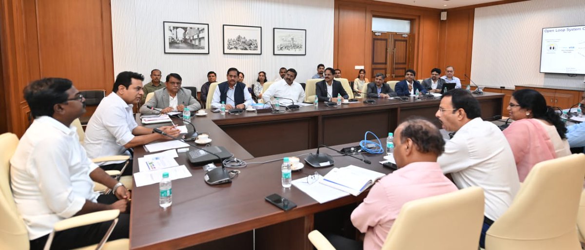 Manikya06's tweet photo. Telangana Govt to Introduce Common Mobility Card for Hyderabad City soon 🚌🚇🚕
Seamless travel on RTC buses, Metro Rail, MMTS, cabs, and autos with just ONE card! Making commuting easy and efficient.
@KTRBRS
@puvvada_ajay
#MobilityCard https://t.co/GOh2gl33qy