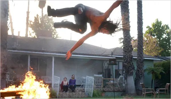 aetttea's tweet photo. i wish i could find better stills but this about sums it up. movie is HESHER ft joseph gordon levitt, rainn wilson, natalie portman https://t.co/mKp2aPjyQA