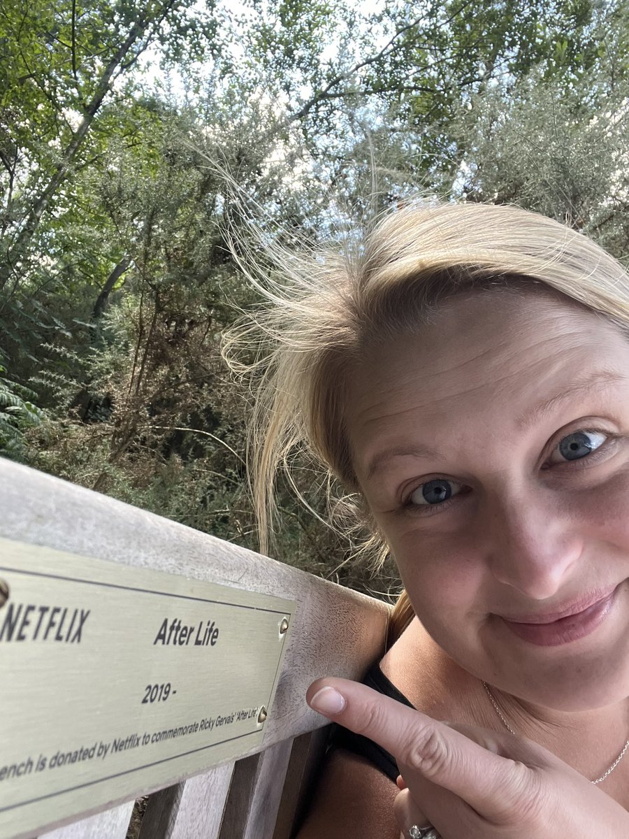 kelzabell's tweet photo. So excited to find an #AfterLife bench 🥰🥰 #hopeiseverything #MentalHealthMatters @rickygervais https://t.co/T9ebWtwqNC