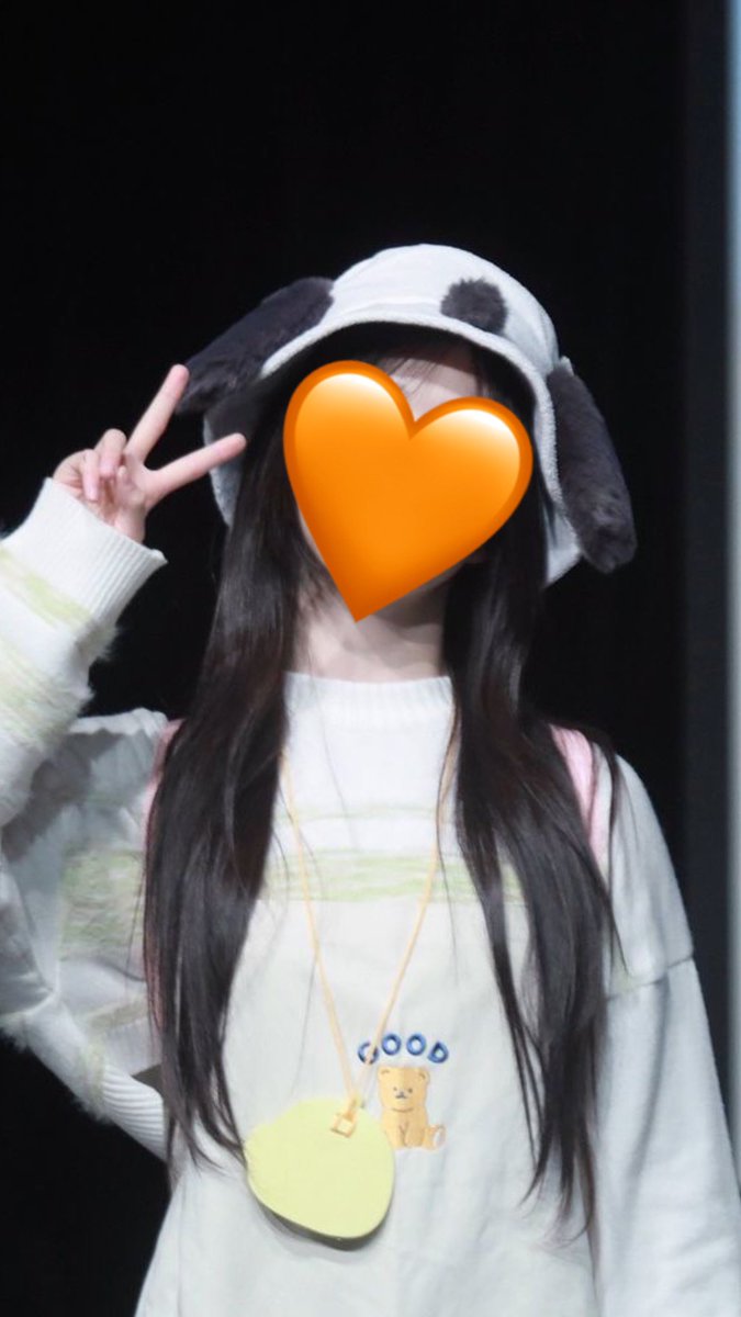 _6s_m's tweet photo. この前🦅とユニバ行った時の〜！スヌーピーの帽子も買ってくれてたありがとう。写真もずっと「いいね」「かわいいね」ってこっちが恥ずかしくなる感じだった。なんかごめん。🧡でした。
#6音で妄想 https://t.co/TOfIxyUifI