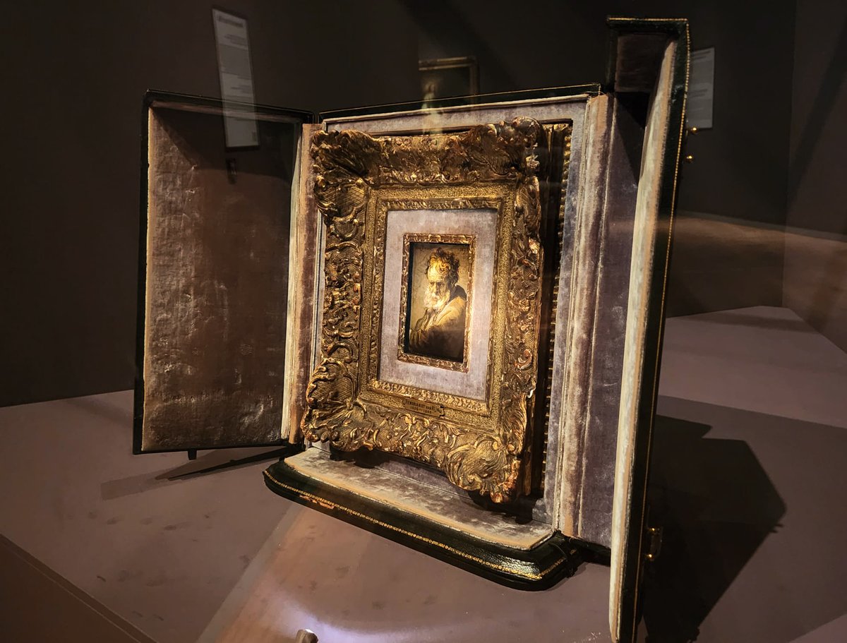 GuideID's tweet image. 🎨 Fun Fact about Rembrandt&apos;s &apos;Bust of a Bearded Old Man! 🧔

Rembrandt&apos;s tiny masterpiece holds a special distinction as one of the world&apos;s most expensive paintings when measured by price per square inch! 😲📏

Now on view at the Hermitage Amsterdam 🧐