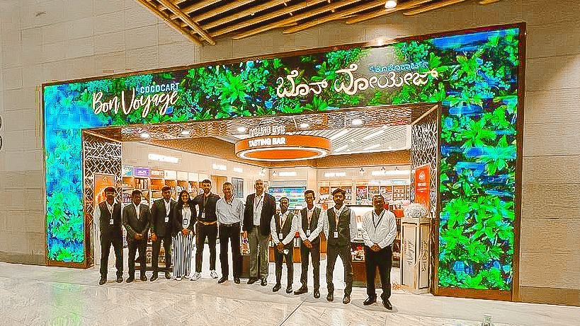 Aprilmoonretail's tweet photo. Sweet Excitement Unleashed! 🍫✨ Introducing Bon Voyage, our new confectionery store at Bangalore Airport. Indulge in the world of premium chocolates and treats that redefine sweetness. From luxurious brands to delightful assortments, your journey just got a lot sweeter. https://t.co/UCjNUYXZce
