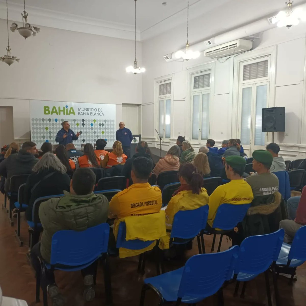 #seguimoscapacitando 
Se está llevando a cabo la primera de las dos capacitaciones abiertas a la comunidad programadas para el día de hoy Jueves 20 de julio en el salón Héroes de Malvinas dictado por la Dirección Gral de Defensa Civil @municipiobahia