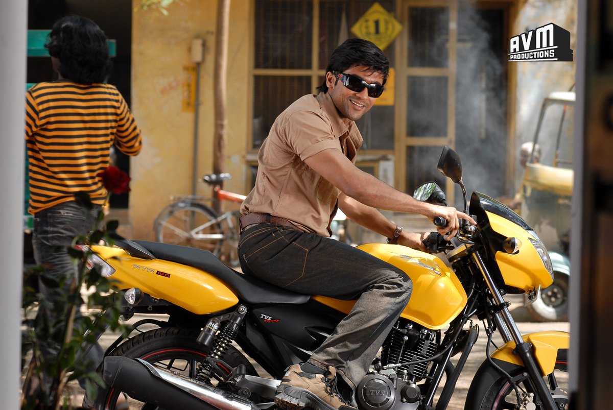 RIAZtheboss's tweet image. Here's a sweet surprise ahead of @Suriya_offl's birthday! 🥳👌🏼

The TVS Apache (2009 model) used by the star in #AVMProductions blockbuster hit #Ayan directed by #KVAnand Sir is the latest addition to the exquisite collection at the @avmmuseum 🏍🔥

@avmproductions @arunaguhan_