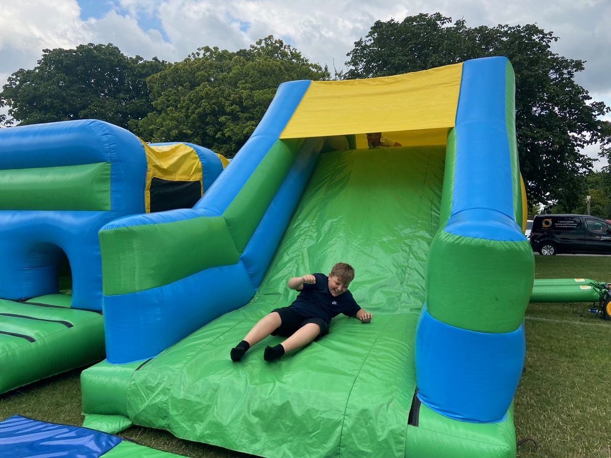 Leavers party has truly began in style with inflatables fun! We hope you enjoy your party year 6, bouncy castles, hot dogs, music and candy floss! Lots of laughter, giggles, friendships and fun! https://t.co/FQzPlFuUx8